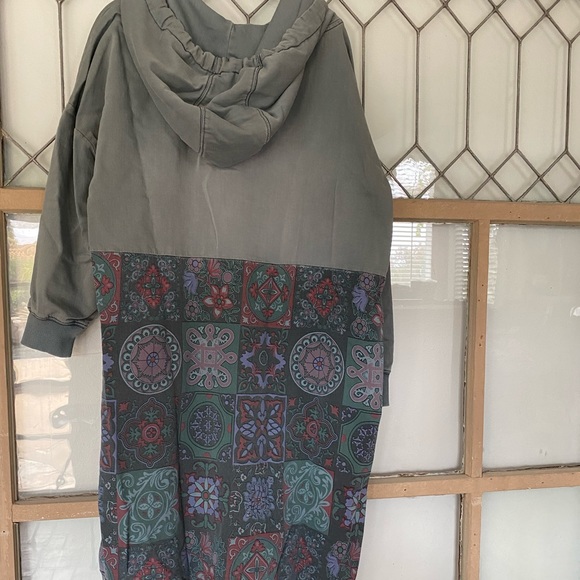 SURF PONCHO/KOREAN SWEATSHIRT DRESS w/ POCKETS & pretty design! Worn once⚡️EUC⚡️ - Picture 3 of 13